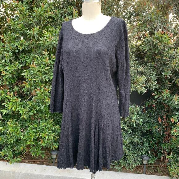 Black Lacey Trapeze Dress - Picture 2 of 10